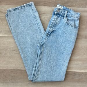 A&F - The 90’s Relaxed Jean High Rise